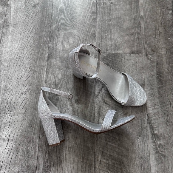 Dream Pairs Ankle Strap Silver Shining Chunky Heels Sandals Size 8 - Picture 1 of 8